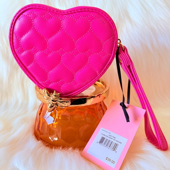 🩷🩷JUICY COUTURE QUILTED HEART SHAPE COIN PURSE🩷🩷 - Picture 2 of 6
